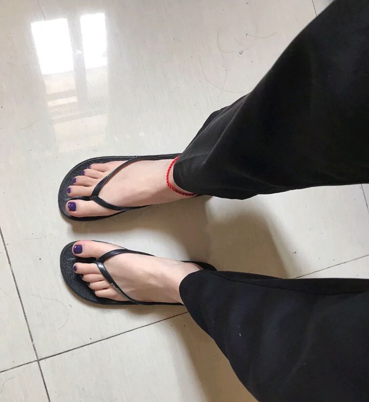 诱人美女的鲜嫩美脚