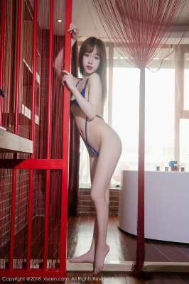 电玩店的小姐姐