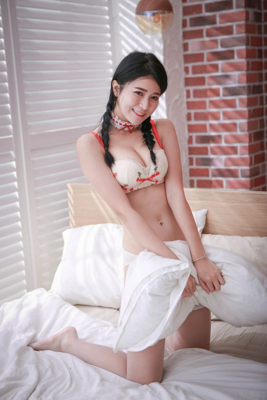 内衣店少妇
