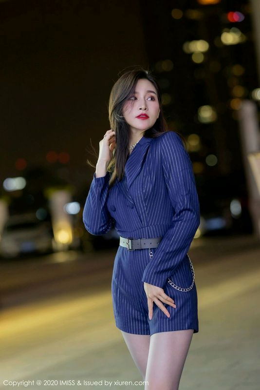 我的两个私人女秘书
