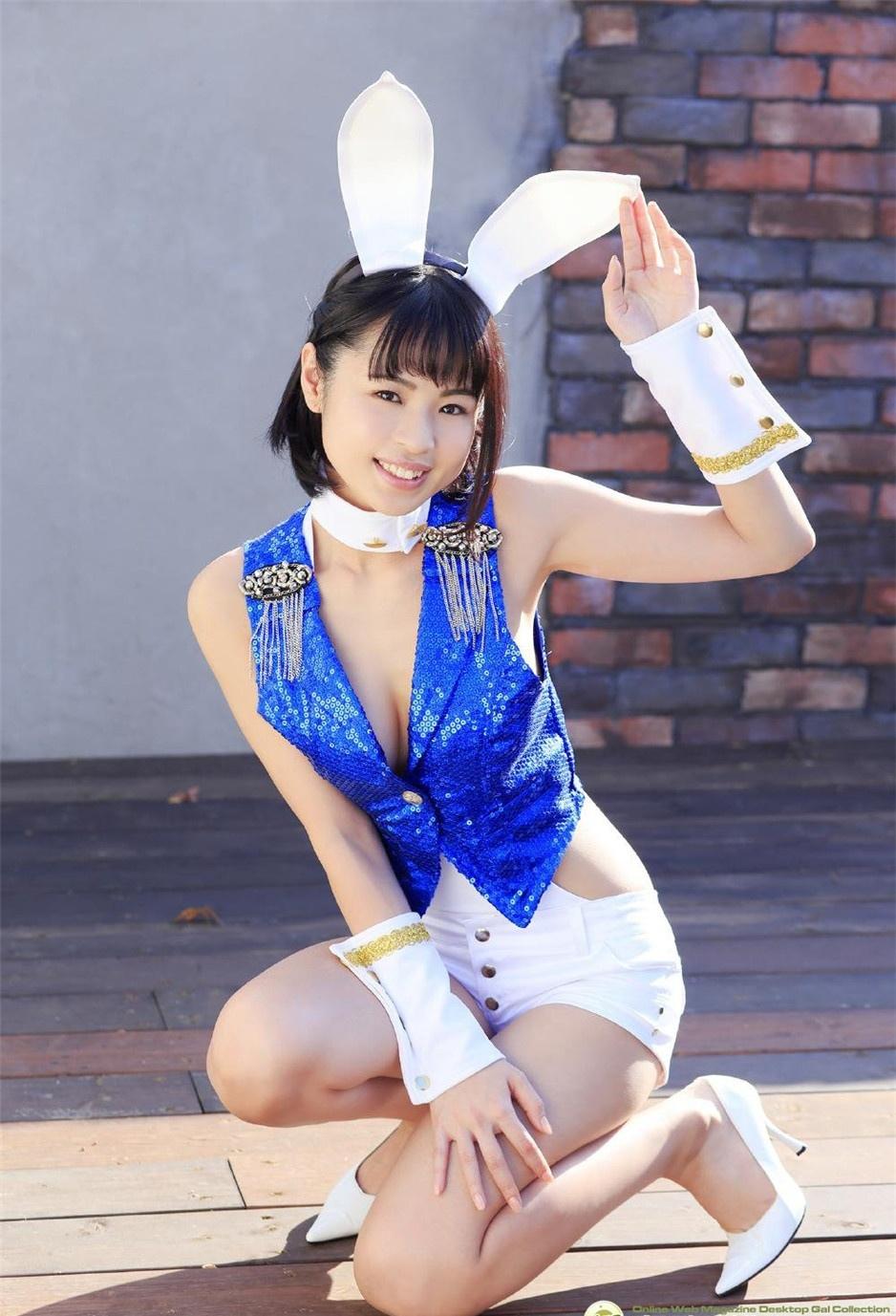 90后短发女神性感撩人女仆装写真