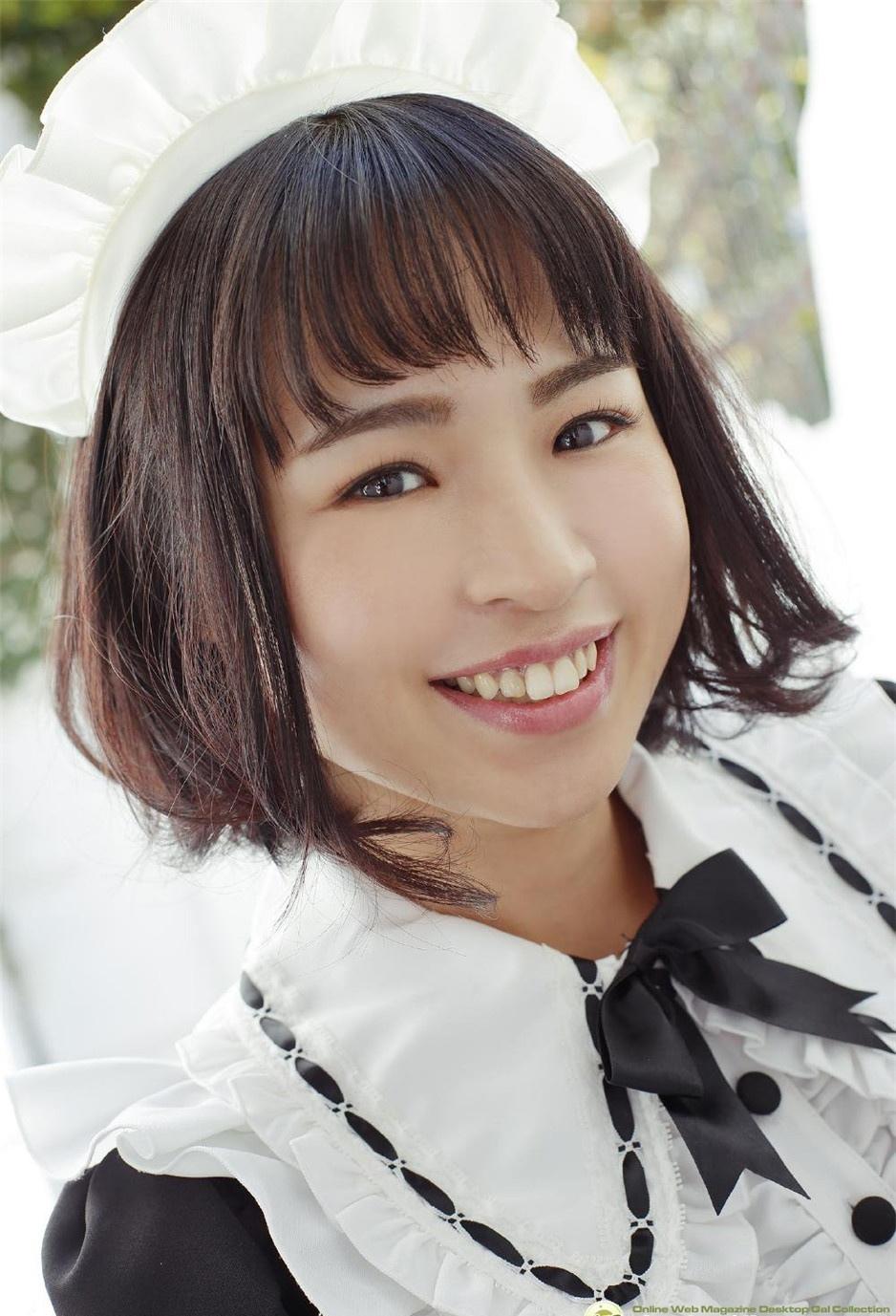 90后短发女神性感撩人女仆装写真