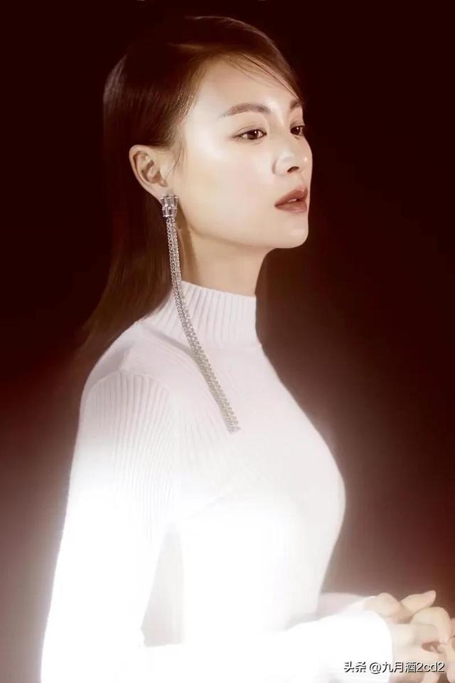 第一性感尤物,妩媚火辣,凹凸有致