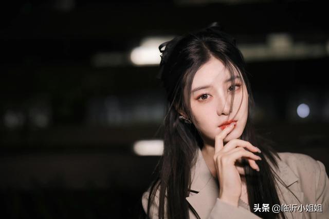 徐艺洋，性感妩媚的清爽美女，俏丽冷艳的外形，美爆啦