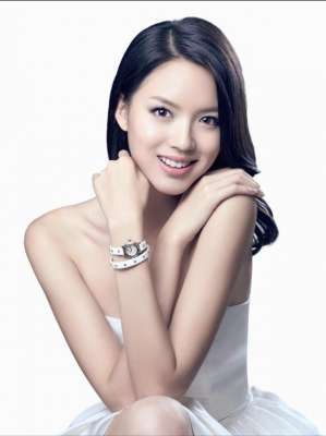 中國第一美女(她被譽(yù)為“中國第一美女”，拒絕嫁給有錢人，35歲被寵成小公主)
