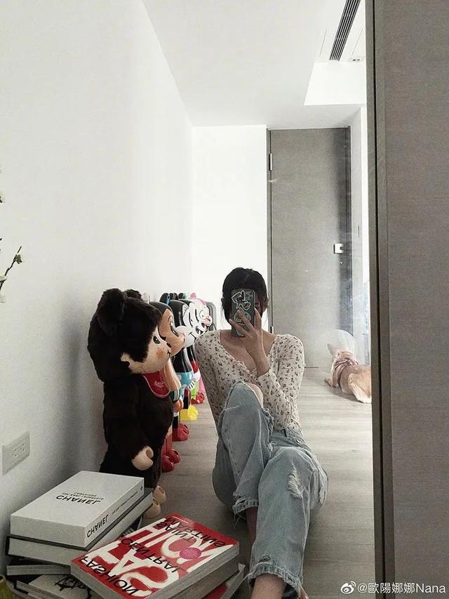 歐陽娜娜只是短暫地做了一下BM女孩，但這件打底衫她會愛很久