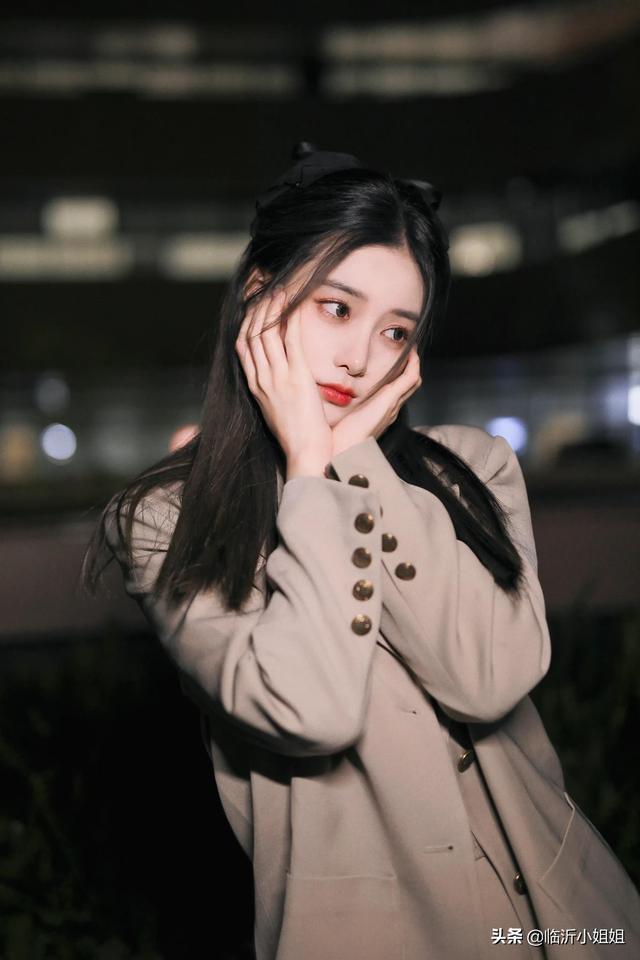 徐艺洋，性感妩媚的清爽美女，俏丽冷艳的外形，美爆啦