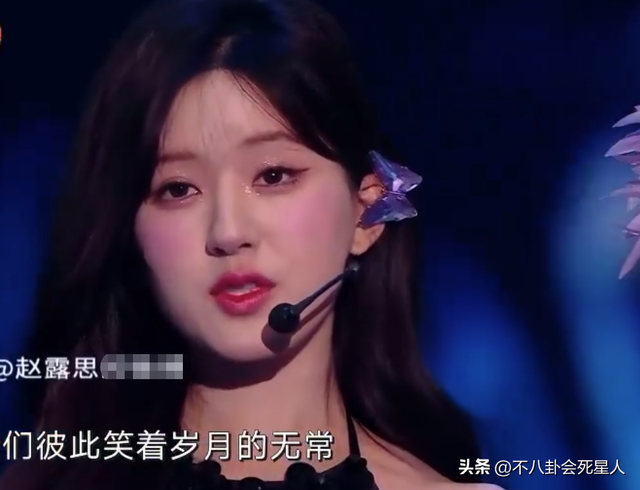 26位女星跨年斗艳:杨幂短裙裹貂,娜扎紧身亮片,个个出狠招