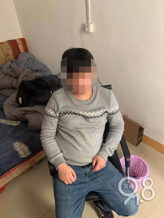 美女上門服務(wù)(寂寞男子搜索“附近的人”，陌生美女說“上門服務(wù)”)