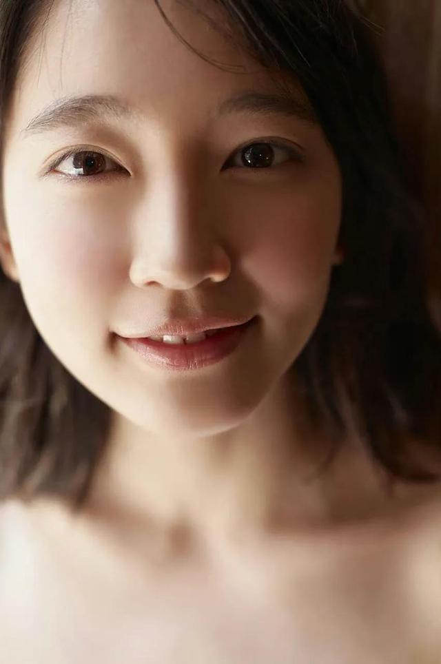 吉冈里帆温泉写真,肤如凝脂,漂亮得让人脸红的可爱女人