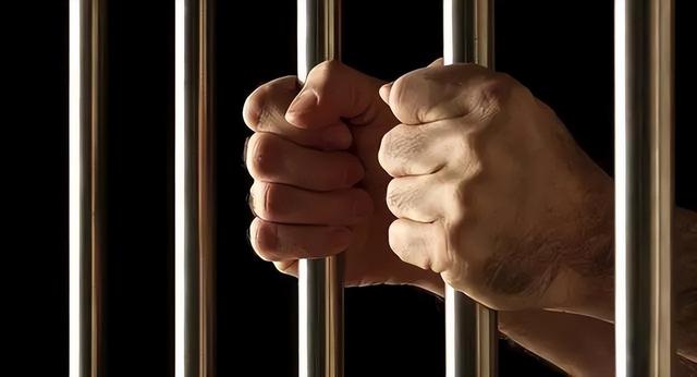 广州37岁男子入室强奸11岁女孩,被抓后说:我是她亲戚,没想强奸