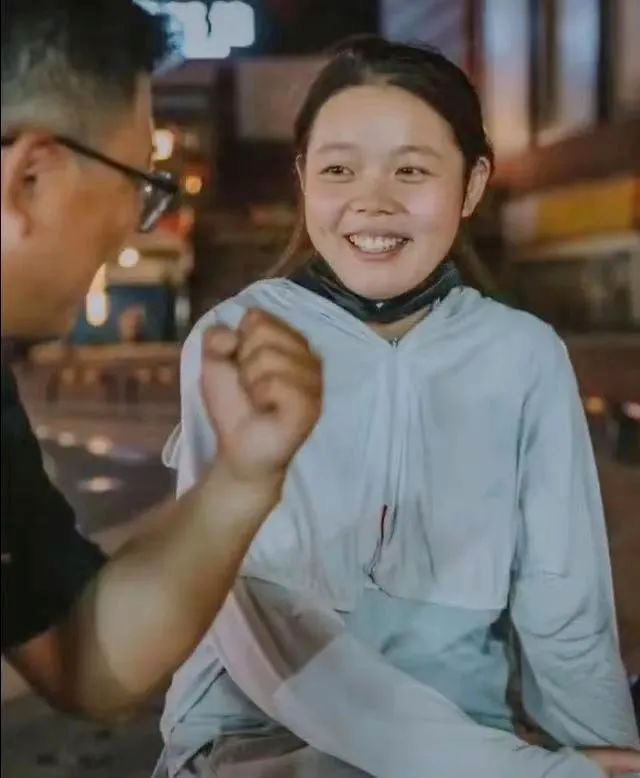 昨夜，她的笑容，讓全網(wǎng)心疼……