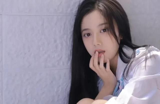 跟女孩子聊天怎么找话题?教你3个聊天技巧,不愁没话题