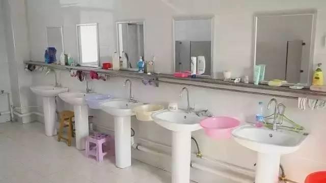 女生宿舍中会发生的4件事,有笑有泪,学姐:满满都是回忆
