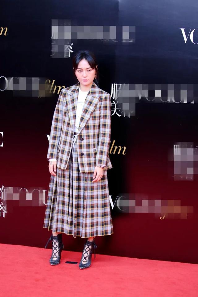 一双脚毁全身,女明星雷人高跟鞋,有的土成村货,有的像包粽子