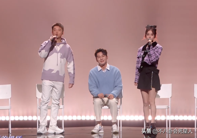 26位女星跨年斗艳:杨幂短裙裹貂,娜扎紧身亮片,个个出狠招