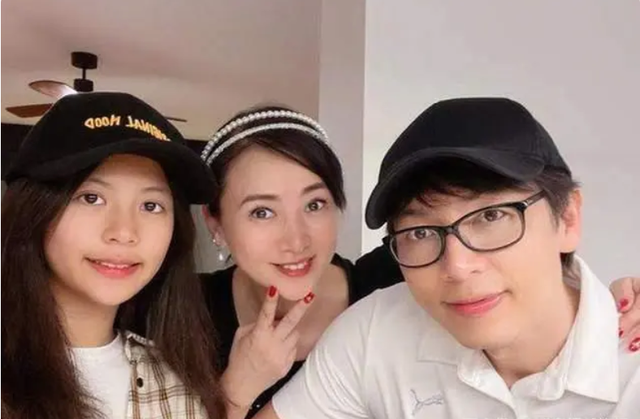 7位“一脱成名”的女星,有人成一线有人嫁豪门,有人成“癫王”