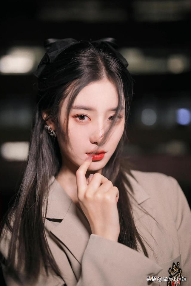 徐艺洋，性感妩媚的清爽美女，俏丽冷艳的外形，美爆啦