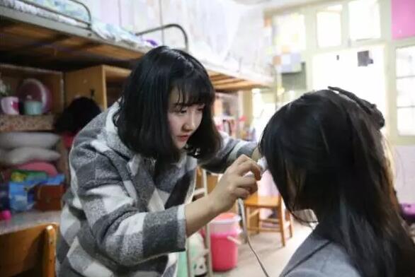 女生宿舍中会发生的4件事,有笑有泪,学姐:满满都是回忆