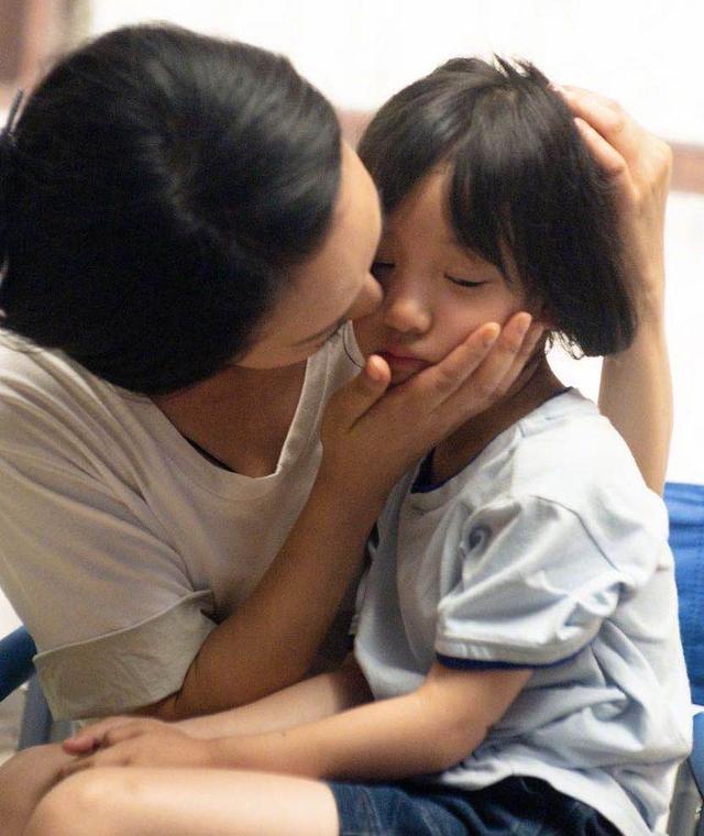 《不完美的她》:7岁小女孩受尽虐待,只想说:妈妈我依旧爱你