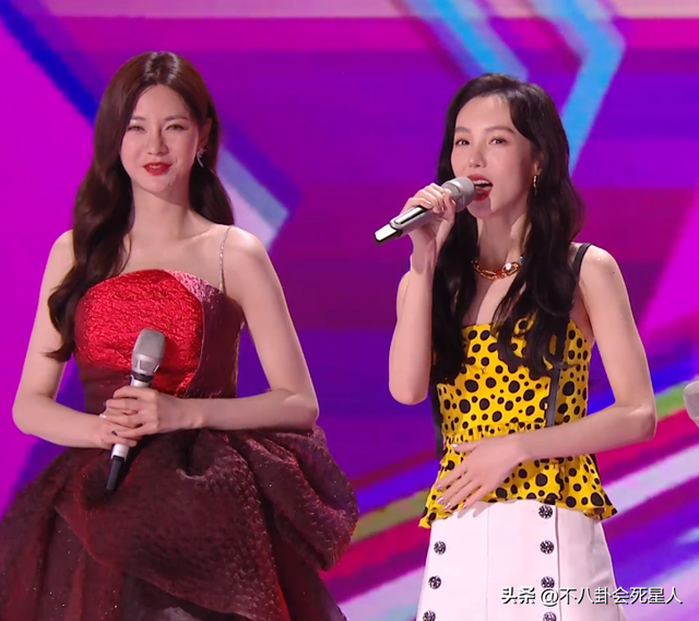 26位女星跨年斗艳:杨幂短裙裹貂,娜扎紧身亮片,个个出狠招