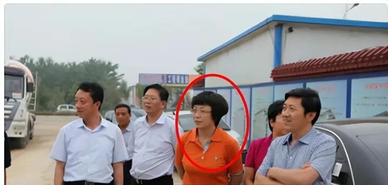 记实:美女市长杨晓波,陪睡40位男人,被抓时跪地哭喊求饶