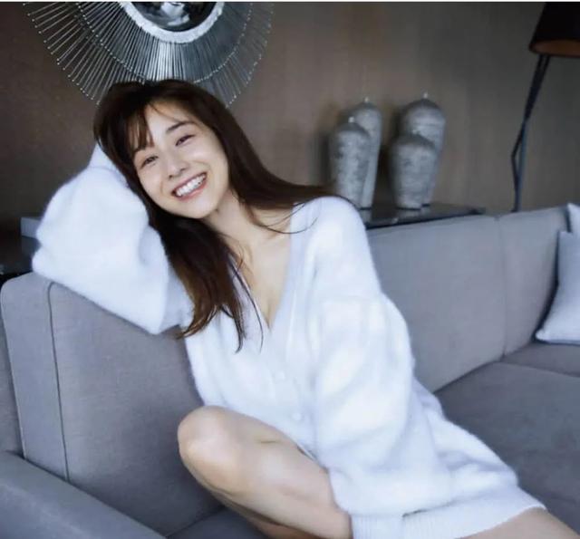 日本拥有“魔鬼身材”的女星!美腿太逆天了