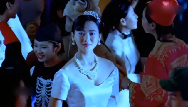 7位“一脱成名”的女星,有人成一线有人嫁豪门,有人成“癫王”