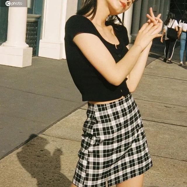 歐陽娜娜只是短暫地做了一下BM女孩，但這件打底衫她會愛很久