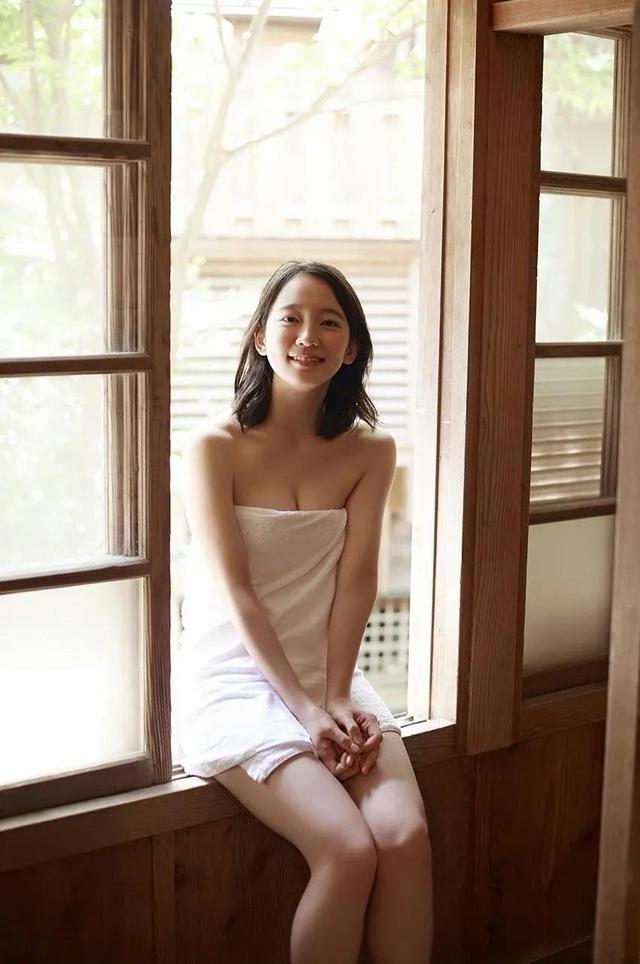 吉冈里帆温泉写真,肤如凝脂,漂亮得让人脸红的可爱女人
