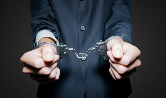 记实:美女市长杨晓波,陪睡40位男人,被抓时跪地哭喊求饶