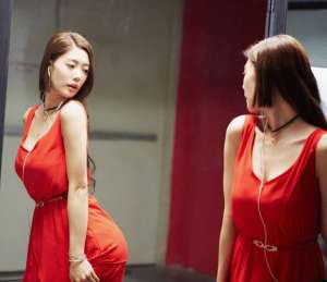 美女乳交(“亞洲第一美女”有多撩人？穿上無痕褲那一刻，男人的眼光太真實)