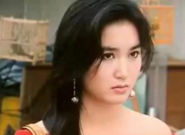 7位“一脱成名”的女星,有人成一线有人嫁豪门,有人成“癫王”