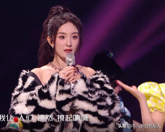 26位女星跨年斗艳:杨幂短裙裹貂,娜扎紧身亮片,个个出狠招