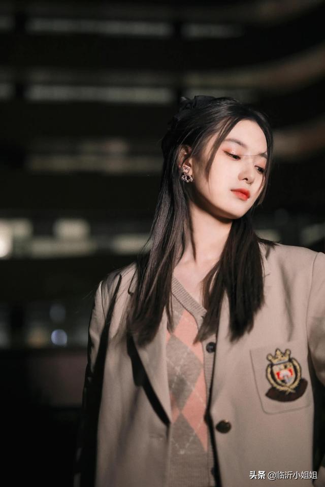 徐艺洋，性感妩媚的清爽美女，俏丽冷艳的外形，美爆啦