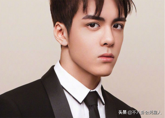 女星性转男装照:热巴撞脸大眼仔,杨颖神似罗云熙,关晓彤变路人