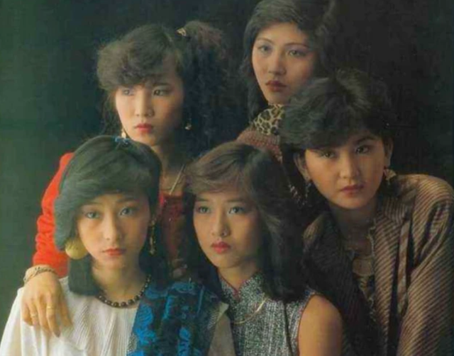 7位“一脱成名”的女星,有人成一线有人嫁豪门,有人成“癫王”