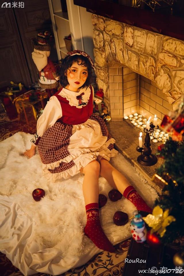 甜系可爱少女的圣诞写真!网友:这是要甜死朕?