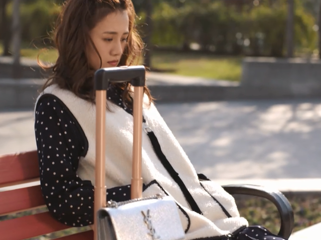 同樣是校對(duì)女孩，李校和河野悅子哪個(gè)更時(shí)尚？