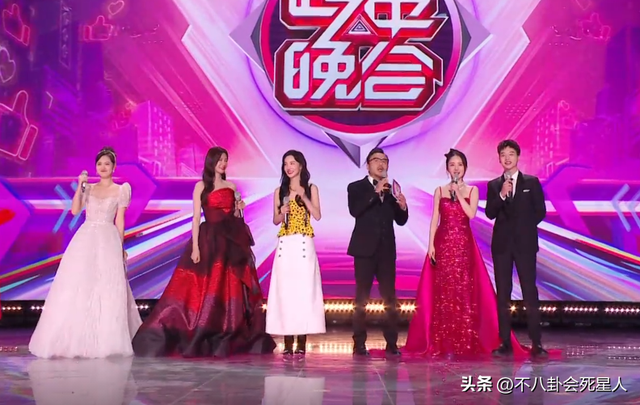 26位女星跨年斗艳:杨幂短裙裹貂,娜扎紧身亮片,个个出狠招