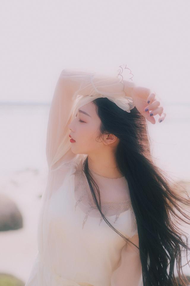 一組海邊舞女寫真，似80年代港星