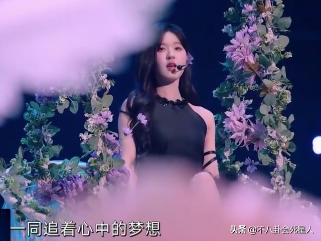 26位女星跨年斗艳:杨幂短裙裹貂,娜扎紧身亮片,个个出狠招