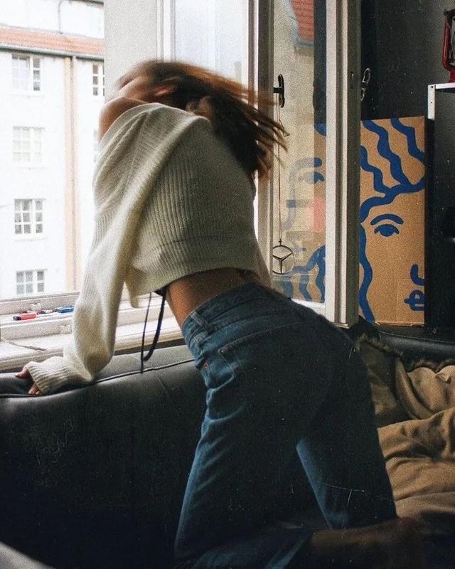 歐陽娜娜只是短暫地做了一下BM女孩，但這件打底衫她會愛很久