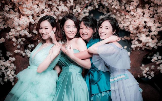 杨思琦凹凸有致身材曲线,性感撩人的同时却又有迷人的古典韵味