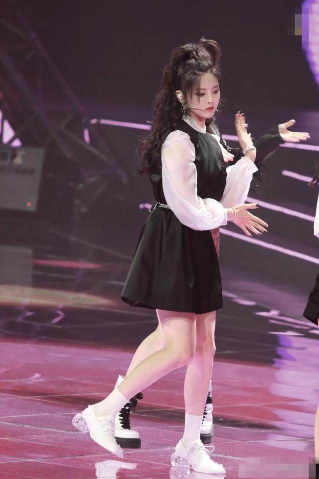 一双脚毁全身,女明星雷人高跟鞋,有的土成村货,有的像包粽子