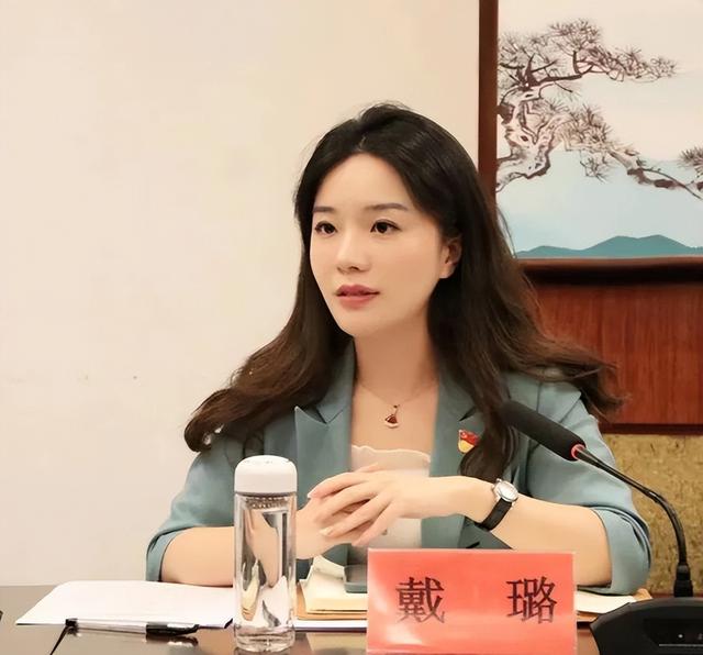 记实:美女市长杨晓波,陪睡40位男人,被抓时跪地哭喊求饶
