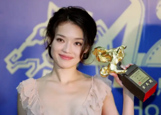 7位“一脱成名”的女星,有人成一线有人嫁豪门,有人成“癫王”