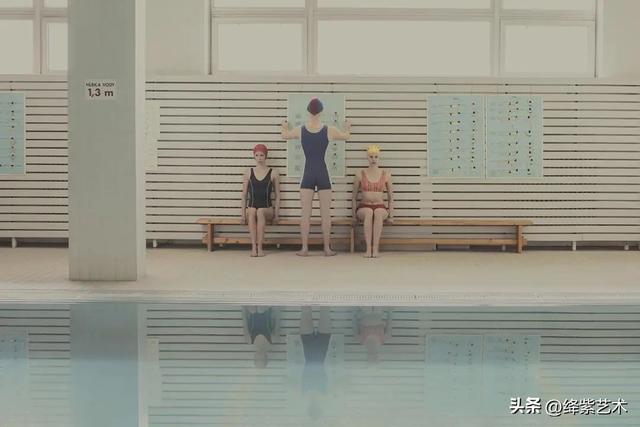 她专拍泳池美女,被评为顶级摄影师,作品氛围感十足