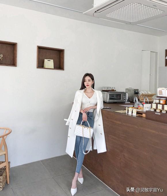 唯美清新的紧身牛仔裤美女,曼妙身材舒适养眼,尽显迷人曲线