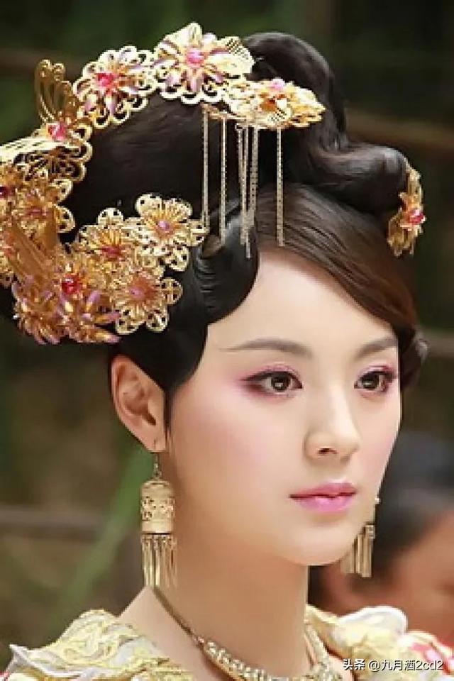 第一性感尤物,妩媚火辣,凹凸有致